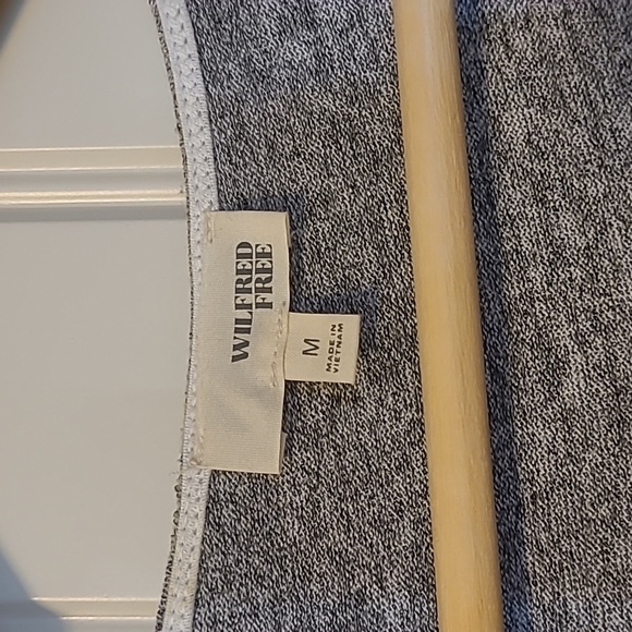 Wilfred Free sleevless dress from Aritzia - Picture 2 of 4